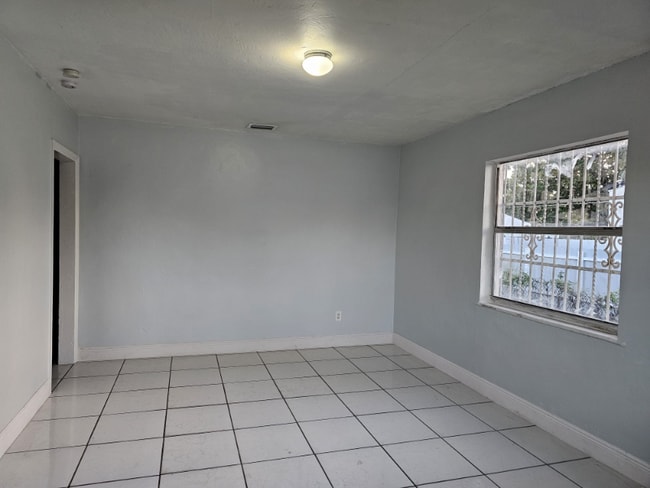 Building Photo - 1240 Rutland St