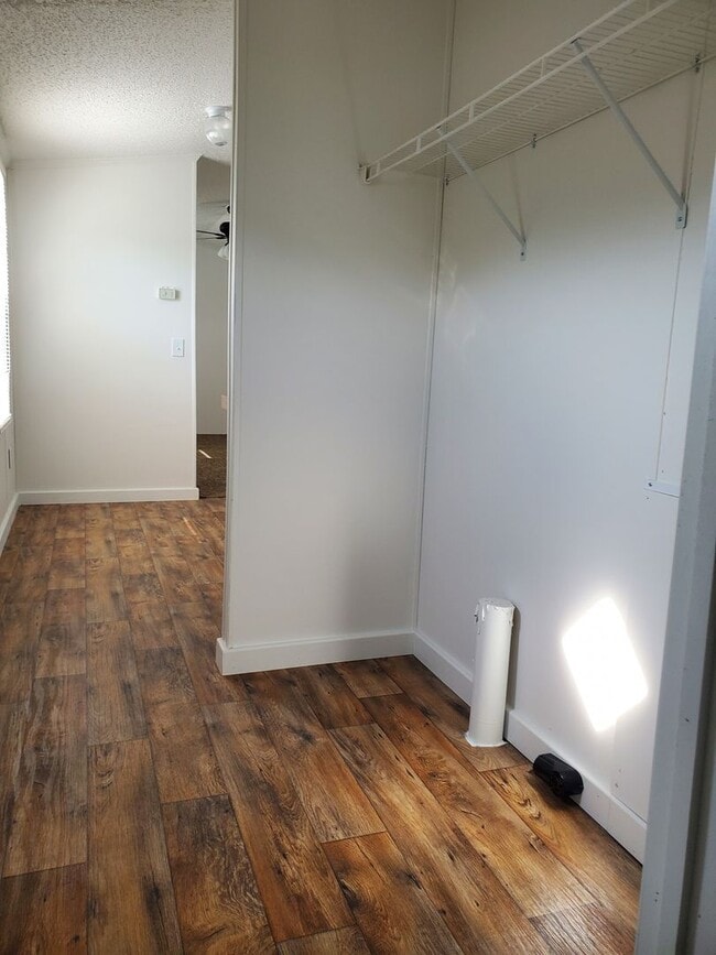 Building Photo - Ready to Move in