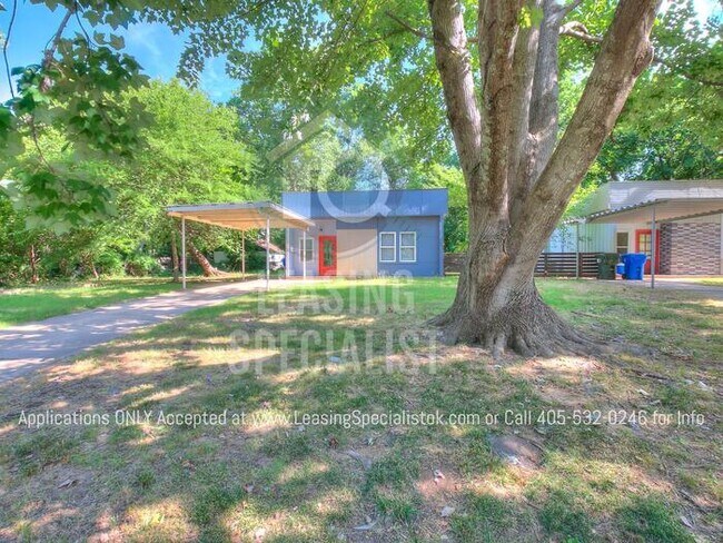 Building Photo - Adorable Custom 2 Bed Bungalow House Available to Prelease for August 2026!