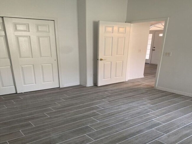 Foto del edificio - Single Family Home in The Oaks
