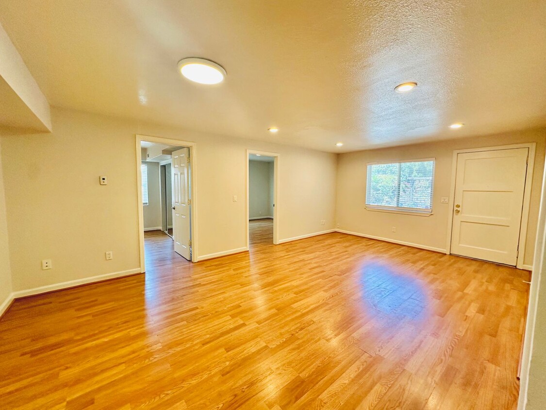 Primary Photo - Ashby Duplex