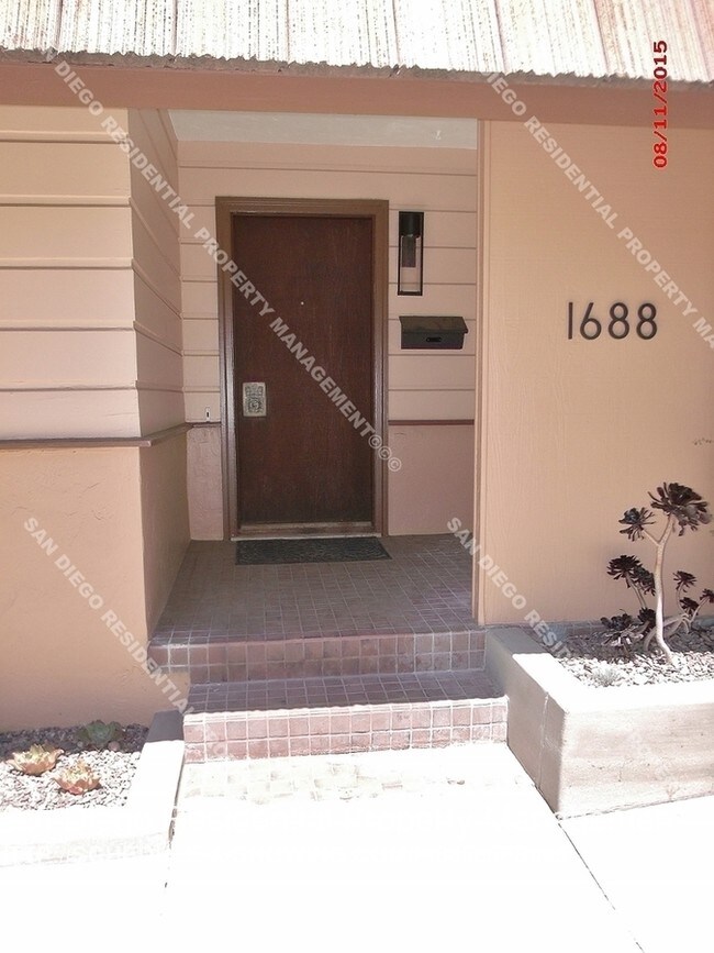 Building Photo - 1688 Blackthorne Ct