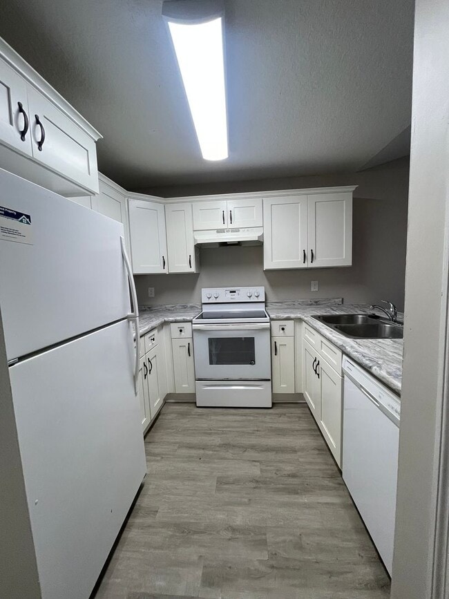 Building Photo - 185 Leeswood Cir