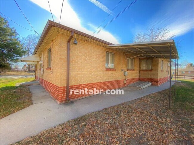 Foto del edificio - 3400 Sheridan Boulevard