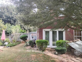 Building Photo - 1025 Landmark Dr