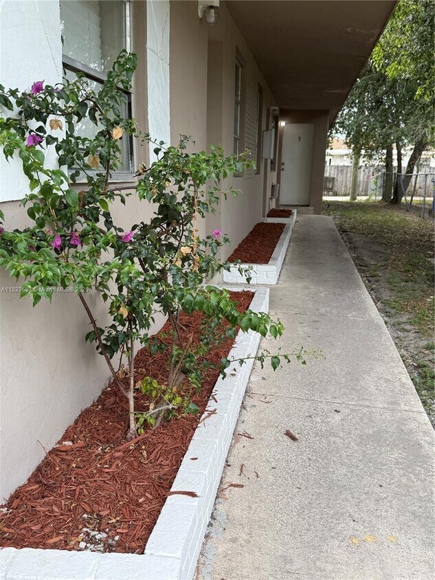 Foto principal - 2215 NE 172nd St