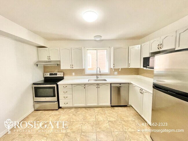 Building Photo - Spacious 3-Bedroom Main Floor Unit – 1,700...
