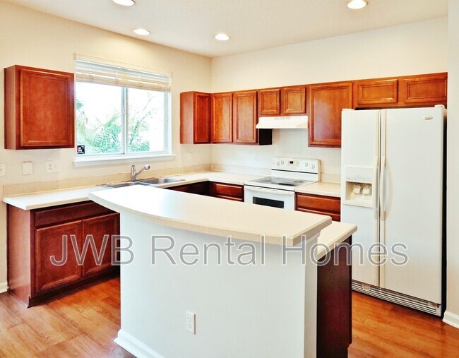 Building Photo - 2394 Sunset Bluff Dr