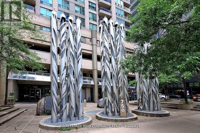 Photo du bâtiment - 750-1750 Bay St.