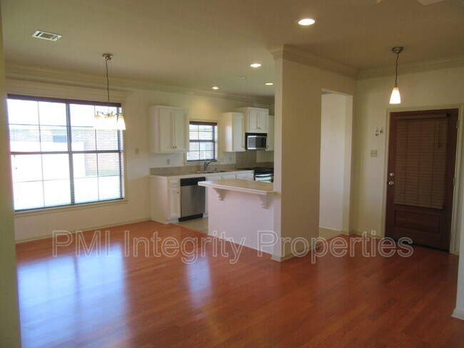 Building Photo - 107 Robin Dale Dr