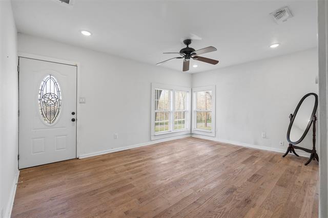 Foto del edificio - 6870 Briar Rd