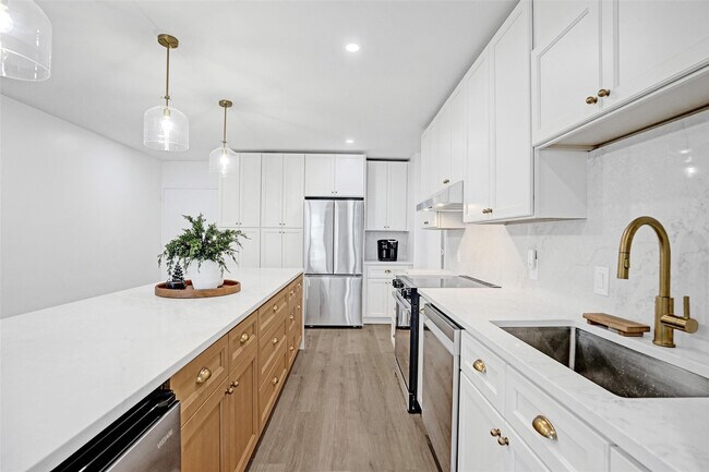 Building Photo - 4250 Galt Ocean Dr