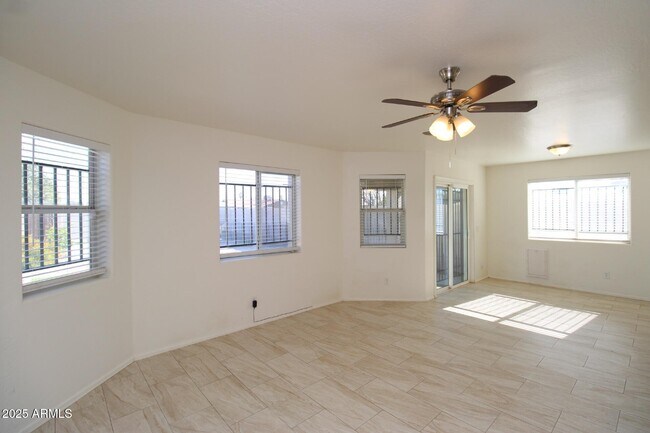 Foto del edificio - 220 N Coolidge Ave