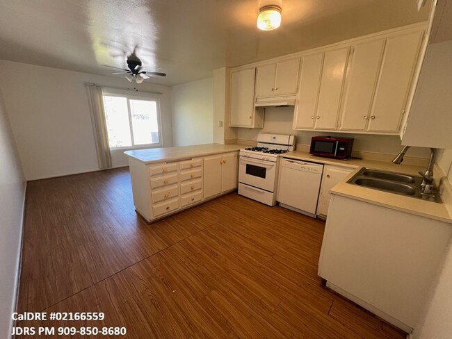 Building Photo - Lowered Price! Claremont 2 bedroom Apartment