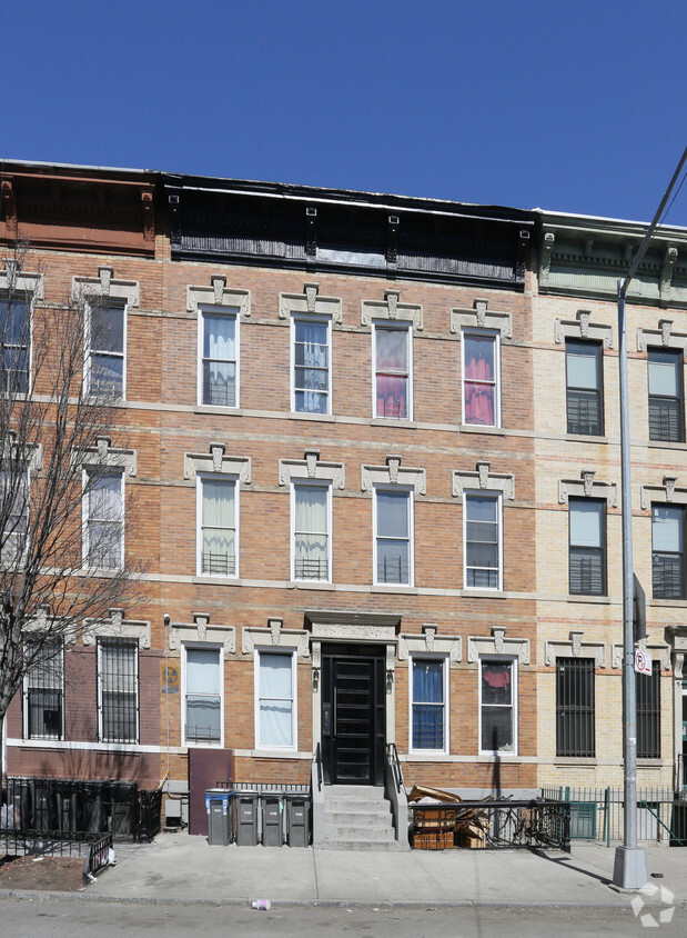 Building Photo - 669 Halsey St