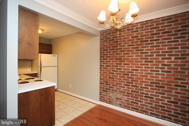 Building Photo - 1229 Michigan Ct