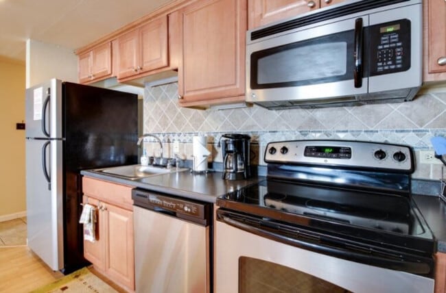 Building Photo - 624 McCall Ave