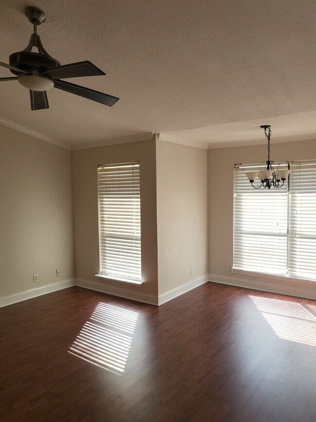 Foto del edificio - 1912 Emerald Pl