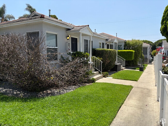 Building Photo - 2202 Ocean Park Blvd