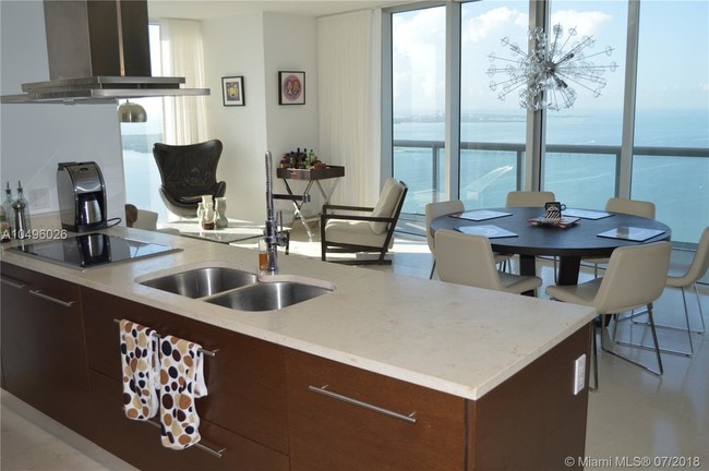 Building Photo - 495 Brickell Ave