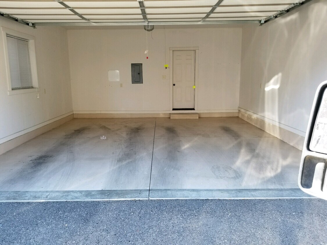 Two car garage! - 565 Pioneer Rd #111
