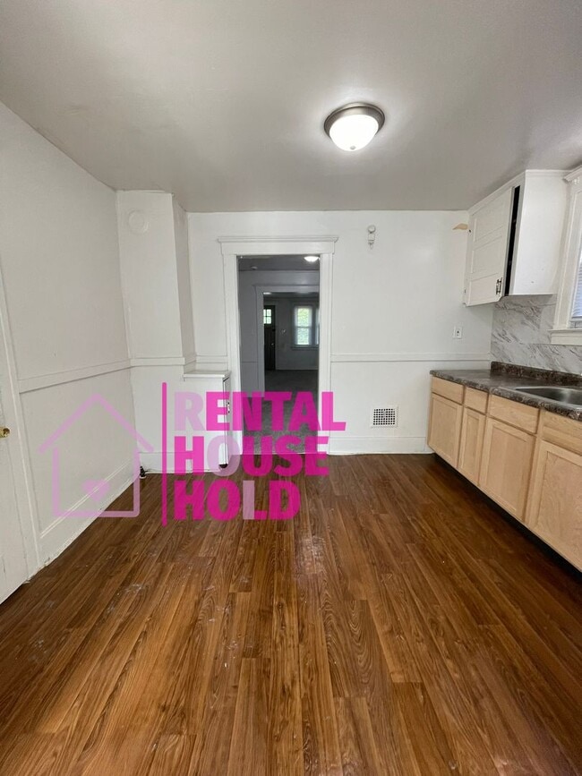 Foto del edificio - ~ 3 BEDROOM 1 BATH FREE PRE-SCREEN
