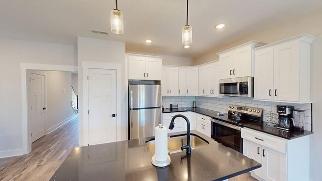 Foto del edificio - 2315 Gold Valley Dr