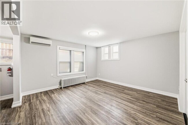 Building Photo - 4 OTTAWA Street N Unit# 1