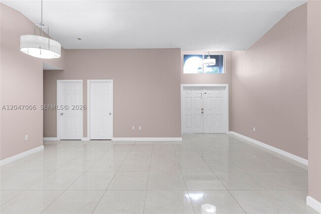 Foto del edificio - 8433 NW 189th St