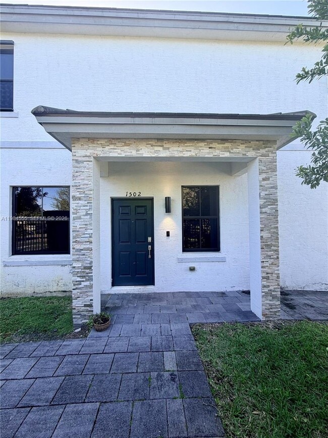 Building Photo - 1502 SW 29th St