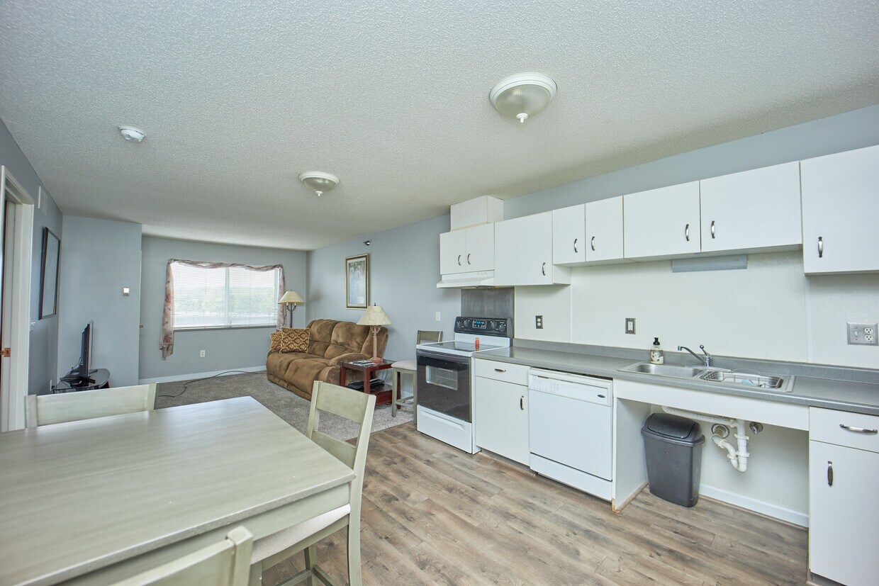 Primary Photo - 211 1st St NE