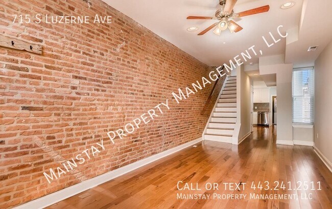 Foto del edificio - Fully renovated, light and bright row home...