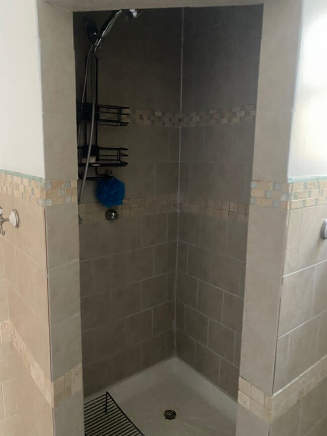 Tile shower - 658 Jefferson St