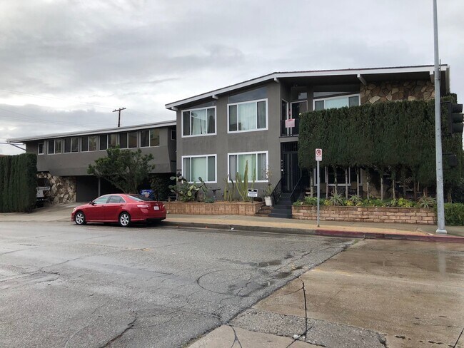 Building Photo - 8601 Saran Dr