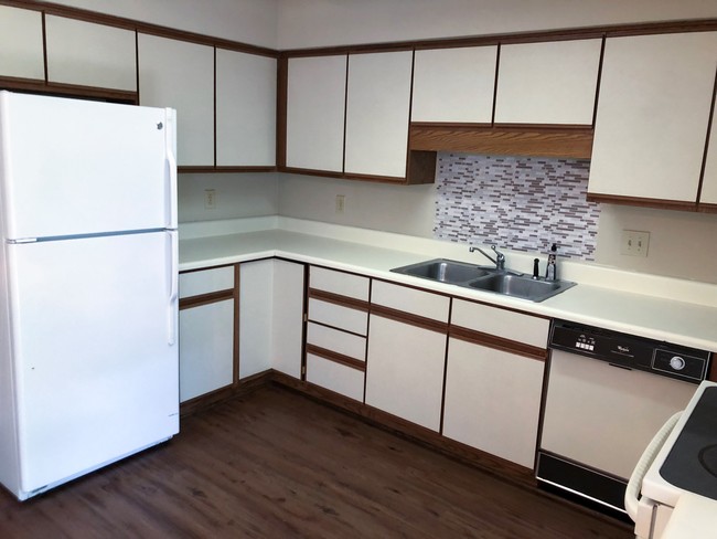 kitchen with hardwood floors - 843 21st Ave NE