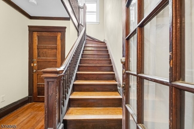 Building Photo - 6 Van Dyke Pl