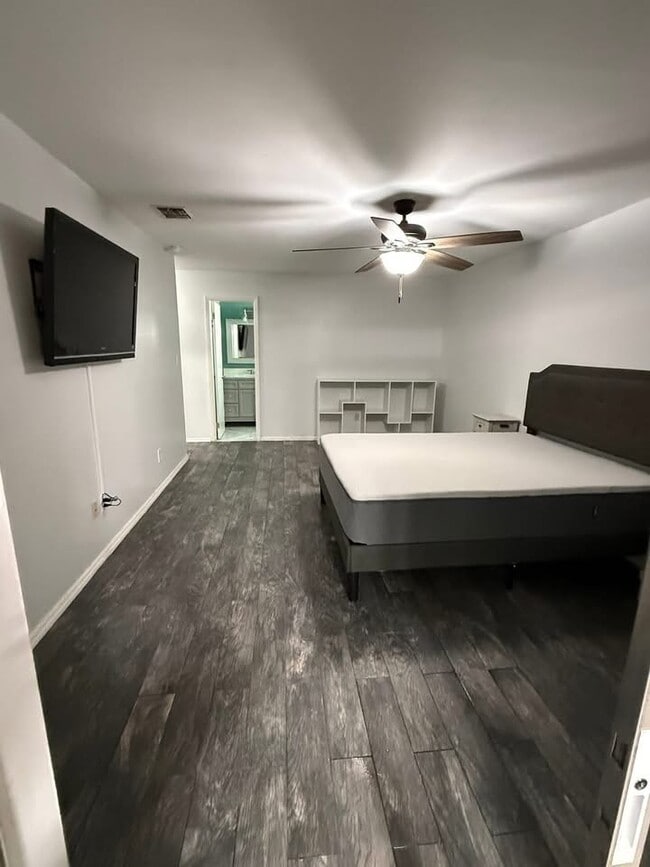 Foto del edificio - 4744 Gardenbrook Ln