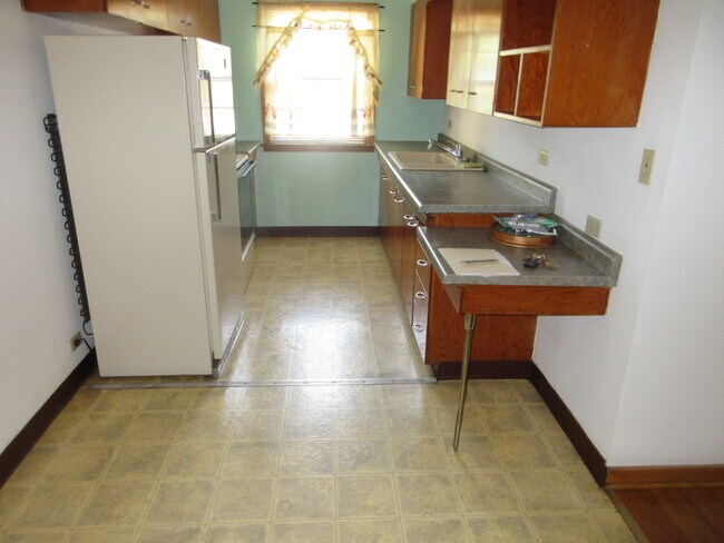 kitchen - 831 S 17th St