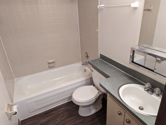 Foto del edificio - 2668 Elmwood Ave