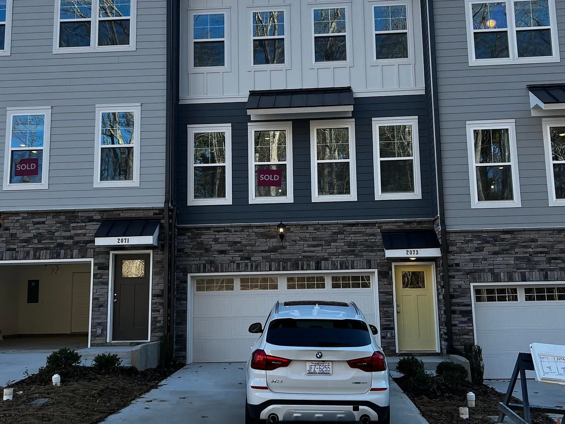 Foto principal - 2073 Eva Pearl Dr