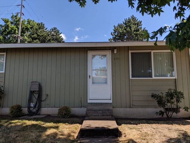 1104/1106 W 36th Street - 1104/1106 W 36th Street Apartment