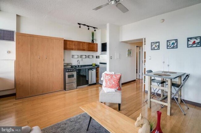 Foto del edificio - 1615 Q St NW