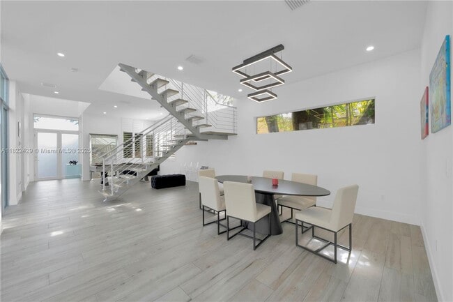 Building Photo - 5720 SW 24th St