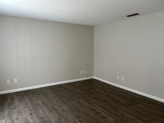 Building Photo - 26 Sta Les Cv