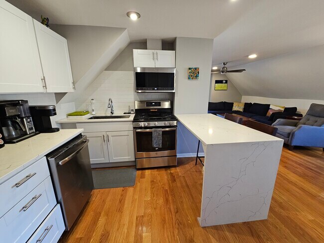 Foto del edificio - 1656 W Olive Ave