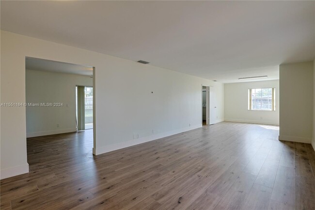 Building Photo - 16805 SW 5th Way