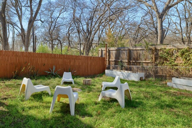 Foto del edificio - 2806 Rae Dell Ave