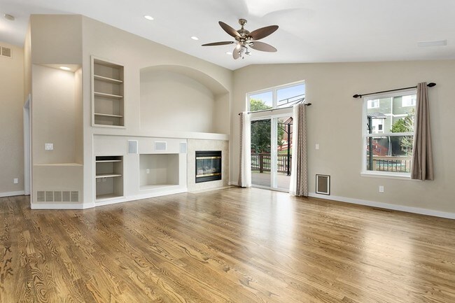 Building Photo - 1581 Rose Petal Ln