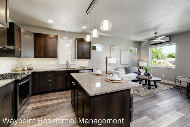 Foto del edificio - 3 br, 2.5 bath House - 323 E 36th St