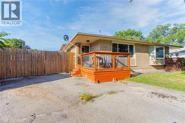 Building Photo - 4453 Meadowvale Dr